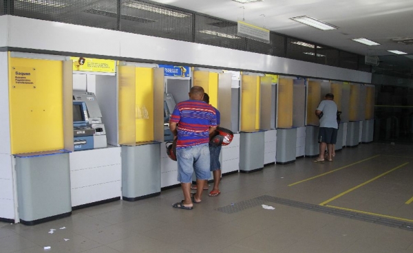 Agências bancárias fecham as portas nesta segunda