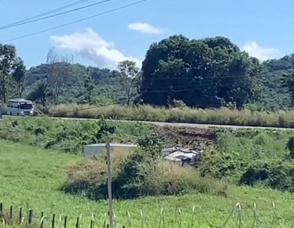 Buraco na BR-010, entre Imperatriz e Açailândia, provoca acidente