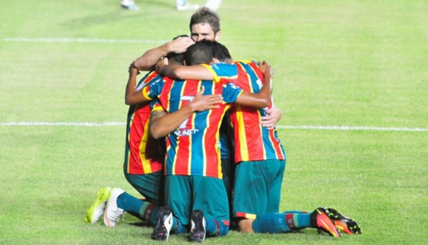 Sampaio Corrêa faz valer mando de campo e elimina Guarani de Juazeiro