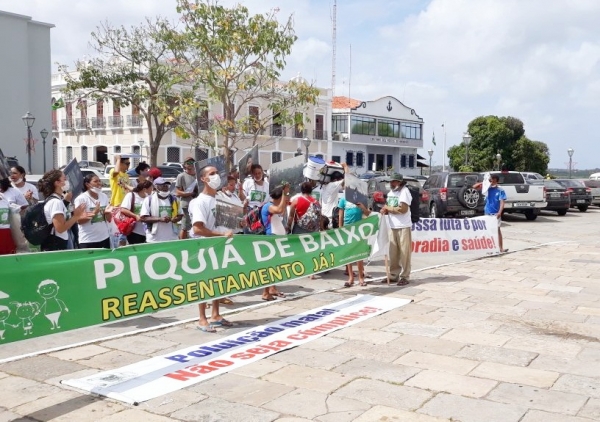 Após conquistar aprovação do projeto executivo do novo bairro, moradores de Piquiá de Baixo agora protestam em frente ao Governo do Estado contra a poluição