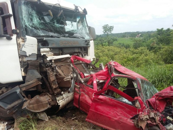 AÇAILÂNDIA - Quatro pessoas ficam feridas em acidente na BR-010