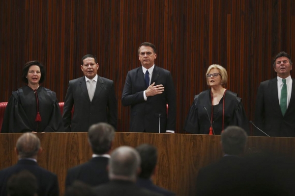 Em diplomação, Bolsonaro pede confiança daqueles que não votaram nele