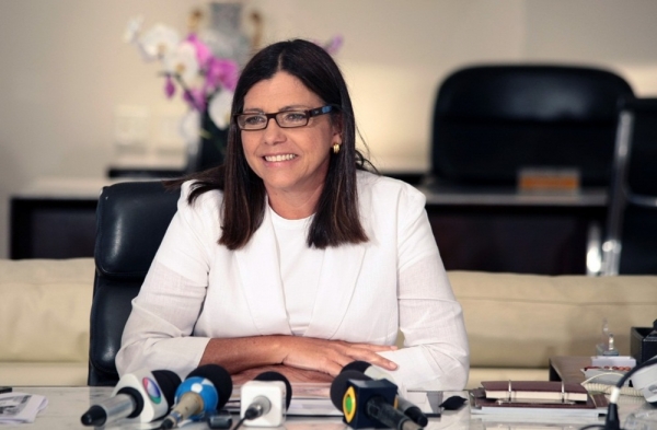 “Se continuarem a provocar, posso entrar”, diz Roseana sobre candidatura