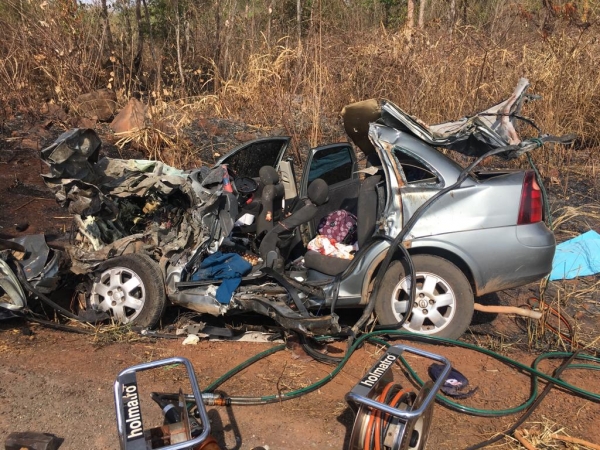 Pai, mãe e filho morrem em colisão frontal na BR 010