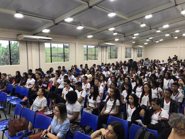 Alunos da rede estadual e municipal de Açailândia participam de palestras na Semana de Prevenção às Drogas