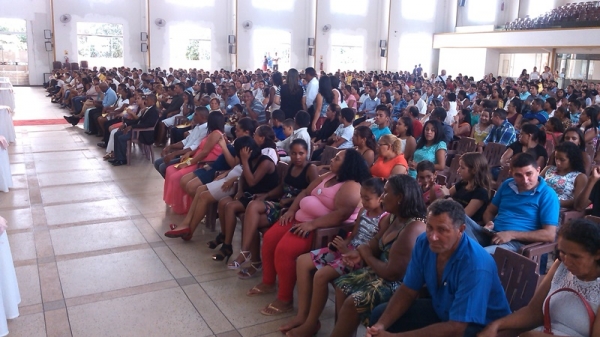 Casamento comunitário reúne mais de 157 casais em Açailândia