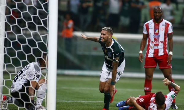 Palmeiras faz história, e Navarro tem atuação dos sonhos em meio a pedidos por um 9