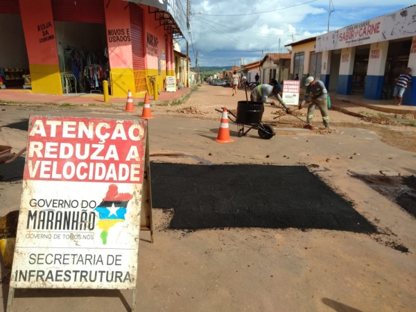 Deputado Sérgio Vieira Relembra Avanço da Operação Tapa Buracos no Entorno da Praça do Patizal na Vila Ildemar.