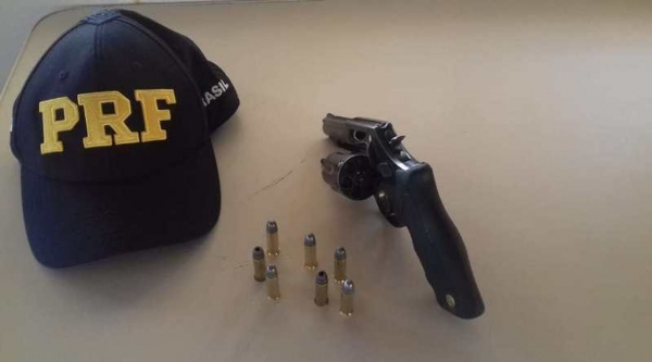 FIM DE SEMANA - Homem é preso por porte ilegal de arma em Santa Inês