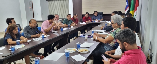 AÇAILÂNDIA – VEREADOR KELL PARTICIPA DE REUNIÃO COM PREFEITO, SECRETÁRIOS E VEREADORES E A  TARDE VISTA AME DA VILA ILDEMAR. 