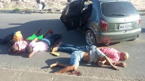 Quatro assaltantes são baleados na Av. São Luís Rei de França