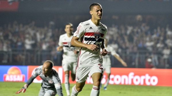 São Paulo bate o Internacional e garante vaga direta na Copa Libertadores