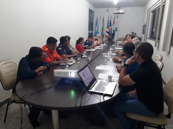 Reunião da prefeitura com representantes do Centro Empresarial e Comandante do Corpo de Bombeiros discute a nova proposta para emissão do Alvará de Funcionamento e Localização