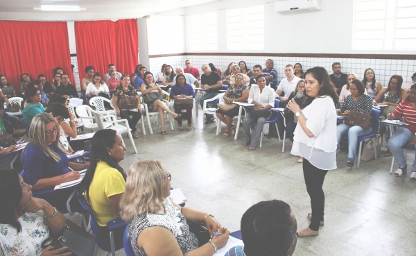 Governo promove formação para gestores e diretores dos novos Centros Educa Mais