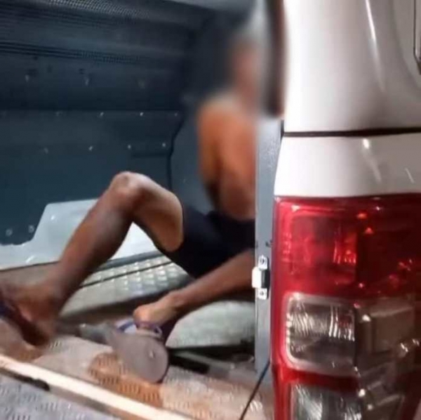 Homem tenta atacar a própria irmã e é preso