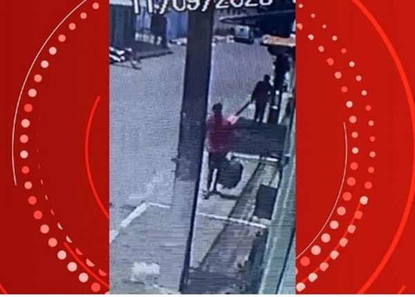 APÓS ASSALTAR LOJA, CRIMINOSOS FOGEM COM MALA CHEIA DE CELULARES ROUBADOS EM IMPERATRIZ