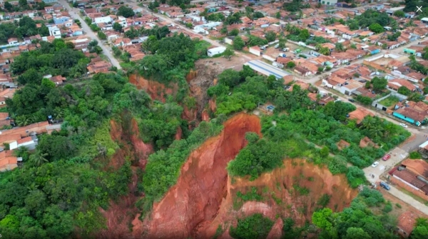 MARANHÃO - Policial cai em voçoroca de 80 metros em Buriticupu; vídeo
