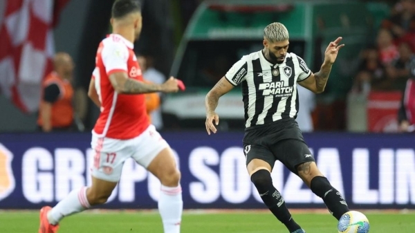BOTAFOGO DERROTA INTER E JOGA POR UM EMPATE PARA SER CAMPEÃO DOMINGO