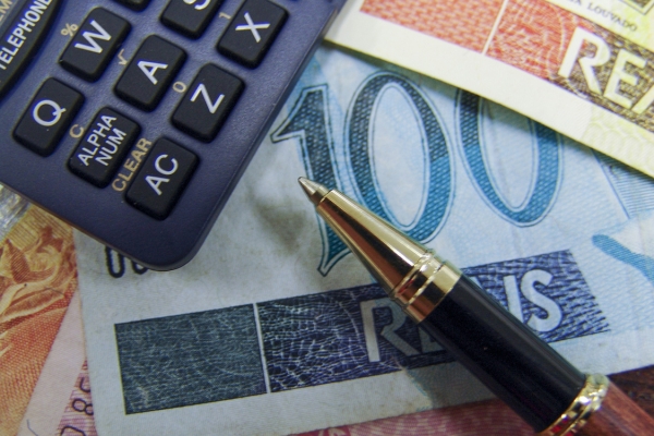 Com queda da Selic, bancos anunciam redução de taxas de juros