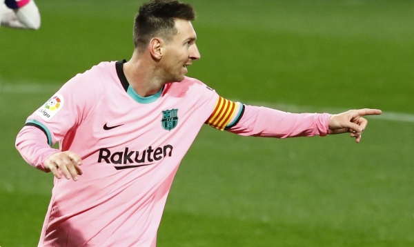 Messi passa marca de gols de Pelé por um mesmo clube em jogos oficiais