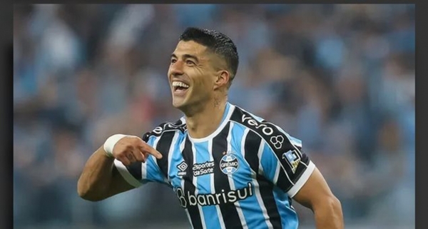 Com brilho de Suárez, Grêmio vence o Gre-Nal e afunda ainda mais o Inter na crise