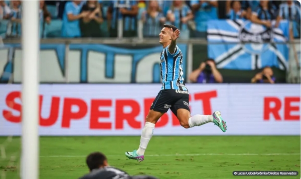  GRÊMIO SUPERA BRASIL DE PELOTAS E AVANÇA ÀS SEMIFINAIS DO GAUCHÃO
