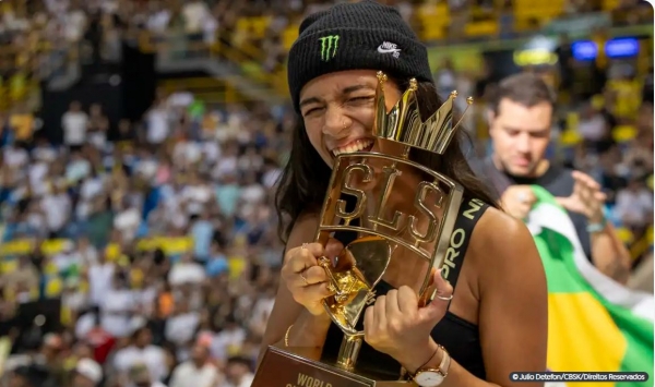 RAYSSA LEAL CONQUISTA ETAPA DA LIGA MUNDIAL DE STREET SKATE