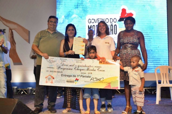 Governador Flávio Dino entrega mais de 1.700 novos Cheques Minha Casa