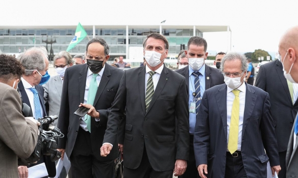 Bolsonaro vetará reajuste de salário a servidores