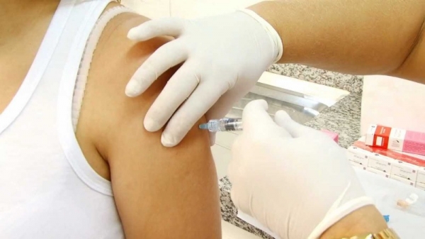 Vacina contra HPV para adolescentes passa a ter uma dose a menos