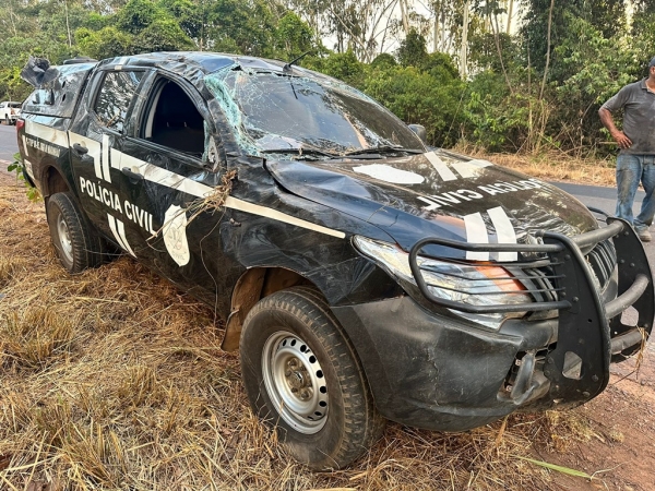 ITINGA DO MARANHÃO: VIATURA DA POLÍCIA CIVIL CAPOTA E POLICIAL CIVIL SAÍ FERIDO APÓS EVITAR COLISÃO FRONTAL NA BR-010