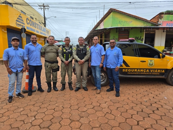 TRABALHO EM AÇÃO GARANTE SEGURANÇA E ORGANIZAÇÃO NAS FEIRAS LIVRES DE AÇAILÂNDIA