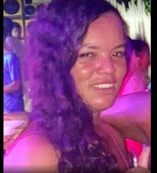 MULHER VAI BUSCAR FILHOS NA CASA DO EX-COMPANHEIRO E ACABA MORTA A FACADAS NO INTERIOR DO MA