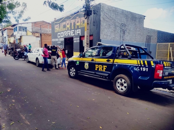 PRF recupera 2 veículos no final de semana