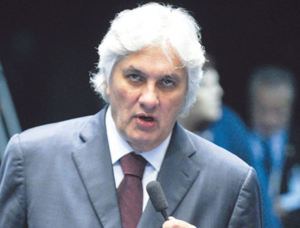 Nove dos 13 senadores que votaram por liberar Delcídio são do PT