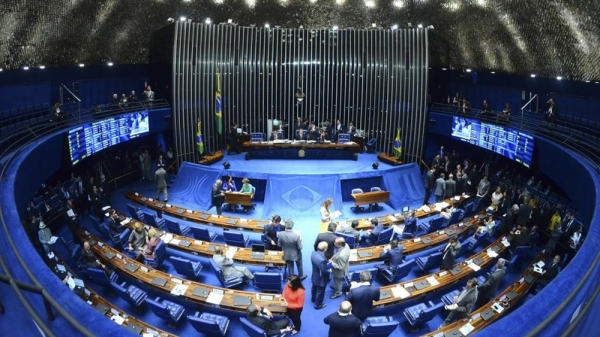 Senado aprova em 1ª turno fim do foro privilegiado para todas as autoridades