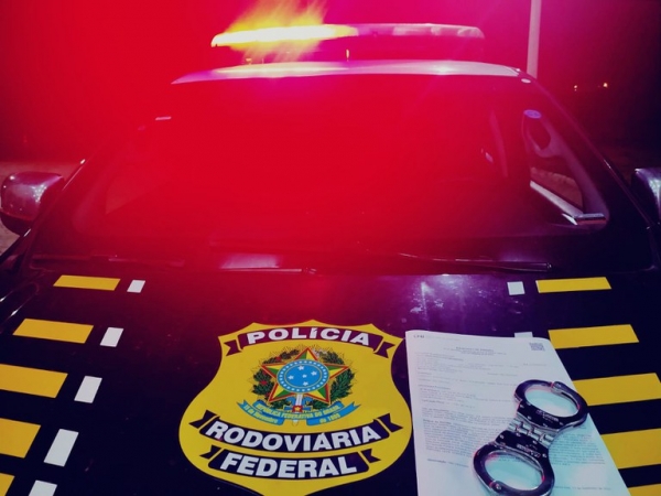 PRF cumpre mandado de prisão na BR-135
