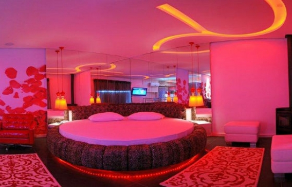 Mulher flagra marido no motel e joga soda cáustica no rosto da amante no Maranhão