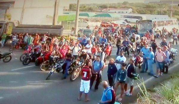 Protesto por segurança na Vila Funil interdita a BR-135
