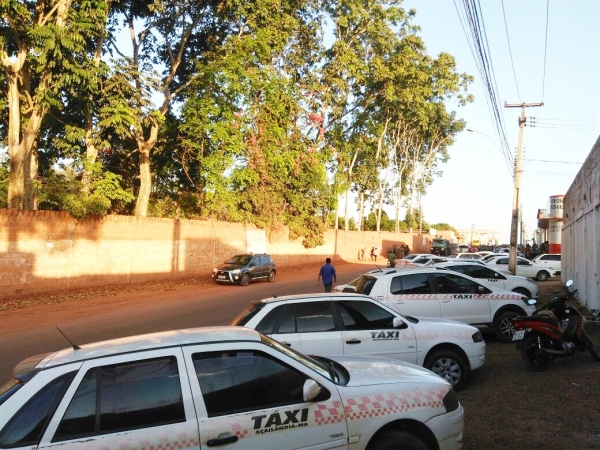 Primeiro dia de fiscalização tem spray de pimenta e muita confusão entre PM e Taxistas.