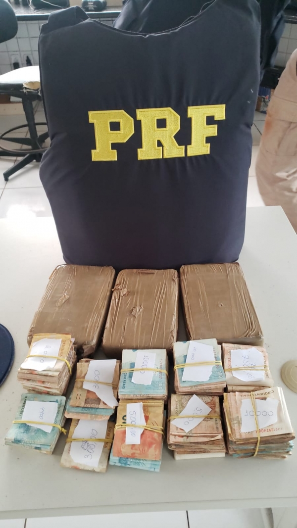 MARANHÃO - PRF apreende dinheiro e cocaína em painel de veículo