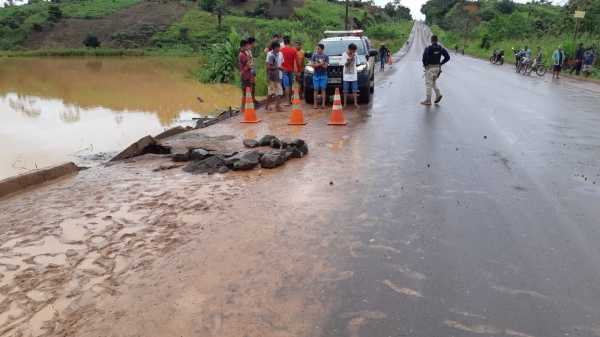 Açailândia/MA - BR-222 é bloqueada por manifestantes