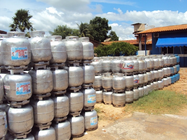 Procon notifica revendedoras de gás de cozinha no Maranhão