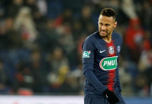 Neymar, do PSG, tem nova fratura constatada no quinto metatarso do pé direito