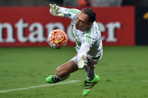 Prass pega pênalti, Palmeiras supera sufoco impressionante e bate o Rosario Central