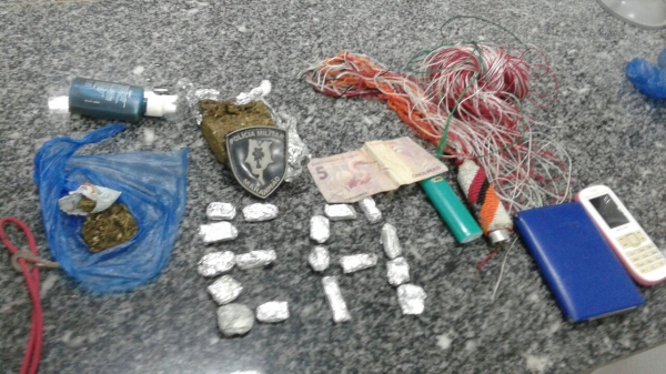 AÇAILÂNDIA - PM prende dois acusados de tráfico de drogas na Vila Ildemar