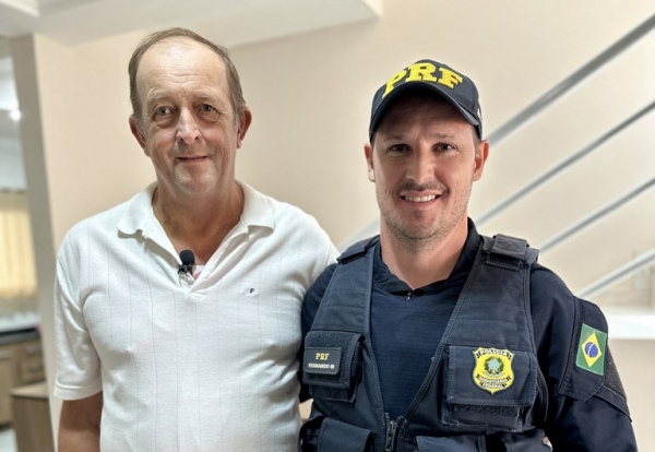 CAMINHONEIRO REENCONTRA PRF QUE O SALVOU