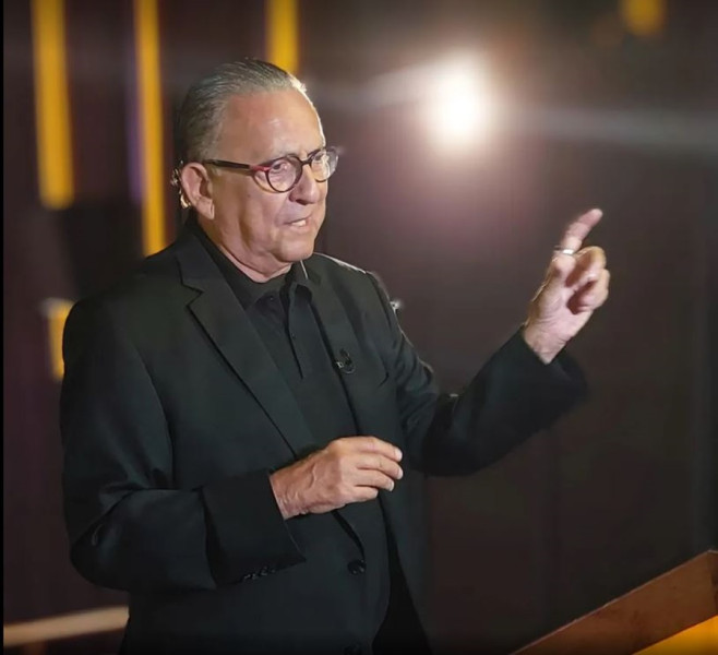 GALVÃO BUENO É INTERNADO EM HOSPITAL DE SÃO PAULO PARA TRATAR PNEUMONIA