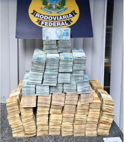 PRF APREENDE R$ 2 MILHÕES EM ESPÉCIE ESCONDIDOS EM CARRO