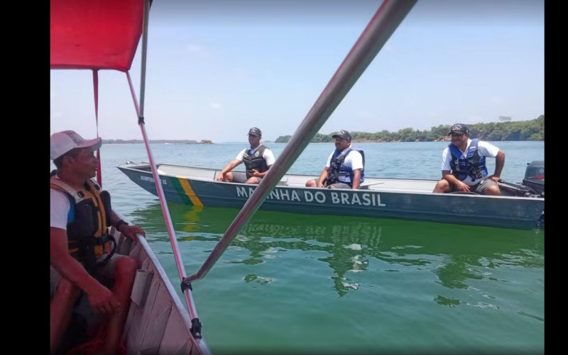 DOIS HOMENS DESAPARECEM APÓS EMBARCAÇÃO AFUNDAR COM MOTOS E PASSAGEIROS NO RIO TOCANTINS